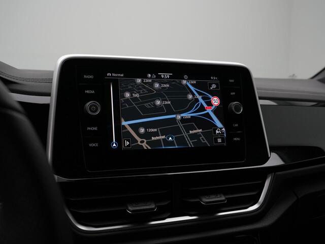 Volkswagen T-Roc 1.5 TSI 150 pk DSG R-Line Edition | Trekhaak | Achteruitrijcamera | Navigatie | Stoelverwarming | Adaptive Cruise