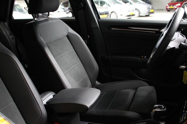 Volkswagen T-Roc 1.5 TSI R-Line Navigatie | Camera | Stoelverwarming | All Season banden