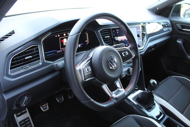 Volkswagen T-Roc 1.5 TSI 150Pk Sport | 1 eigenaar | Virtual Cockpit | Dealer onderhouden | 19 inch