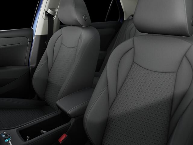 Volkswagen T-Roc Life First Edition 1.5 eTSI 116 PK | Camera | Stoel- & Stuurverwarming | Adaptieve Cruise Control | Keyless |