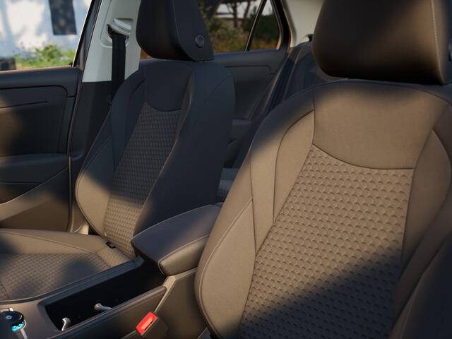 Volkswagen T-Roc Life First Edition 1.5 eTSI 116 PK | Trekhaak | Adaptieve Cruise Control | Stoel- & Stuurverwarming | Carplay | Camera |