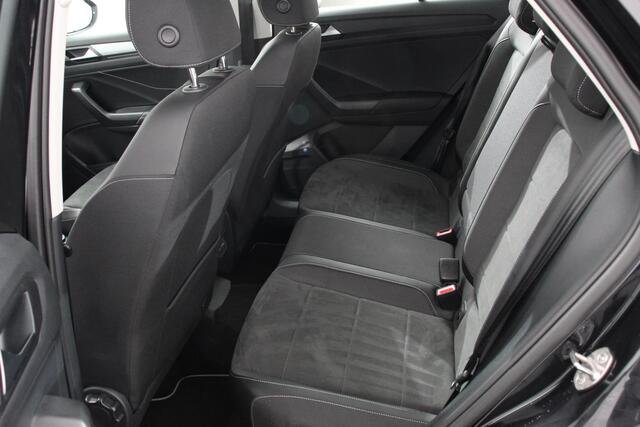 Volkswagen T-Roc 1.5 TSI DSG Style | Navigatie | Wireless App connect | Adaptive Cruise Control | Park Assist | Camera | Parkeersensoren | IQ Drive pakket | Stoel- en stuurwielverwarming | Virtual cockpit | Elektrische achterklep | Full LED koplampen