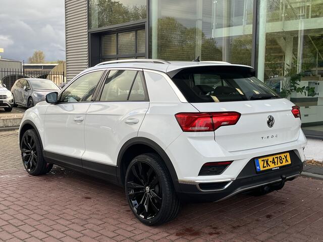 Volkswagen T-Roc 1.5 TSI Style Business / 150PK / Elect. Achterklep / 18 Inch / Trekhaak / Navigatie / Apple Carplay / PDC / Adaptive Cruise