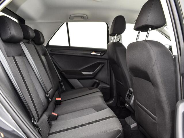 Volkswagen T-Roc 1.5 TSI 150pk DSG Life Edition · Keyless · Camera · Apple/Android Car Play · Navigatie · Stoelverwarming · 17'' Inch ·