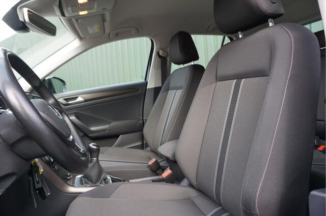 Volkswagen T-Roc 1.5 TSI 150pk Style + Trekhaak/ Navi/ Carplay/ Cruise/ PDC/ Garantie!