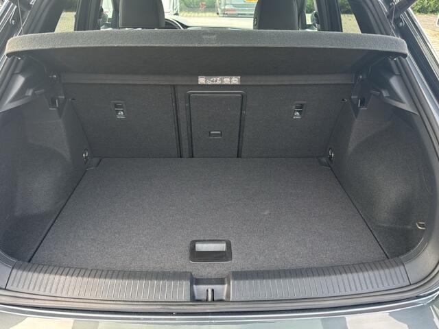 Volkswagen T-Roc 1.5 TSI DSG R-LINE TREKHAAK/CAMERA/CARPLAY/ACC/STOELVERW/E-KLEP