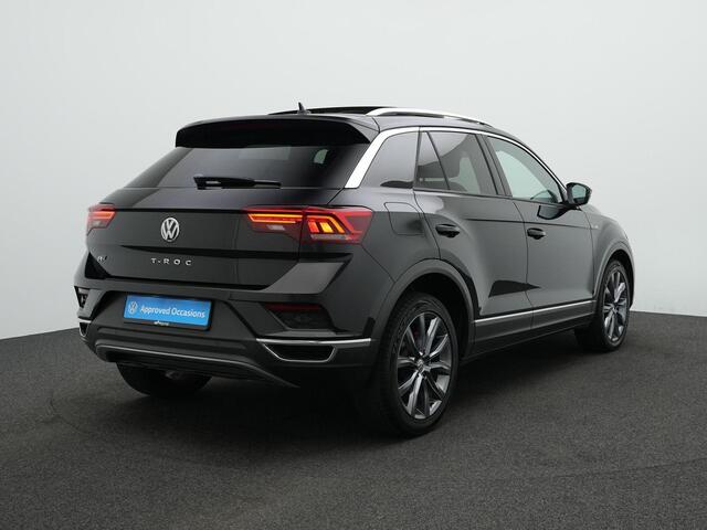 Volkswagen T-Roc 1.5 TSI 150 pk DSG Sport Business R | Panoramadak | Trekhaak | Stoelverwarming | Remklauwen rood | Side Assist | Adaptive Cruise
