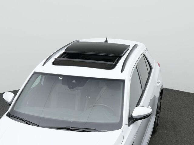 Volkswagen T-Roc 1.5 TSI 150 pk DSG Sport Business R / R-Line | Panoramadak | Trekhaak | Achteruitrijcamera | Stoelverwarming | Navigatie