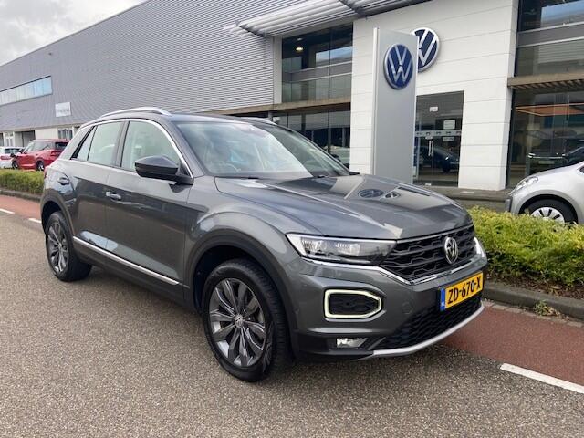 Volkswagen T-Roc 1.5 TSI Sport / Lederen interieur / Clima / Navi / Camera