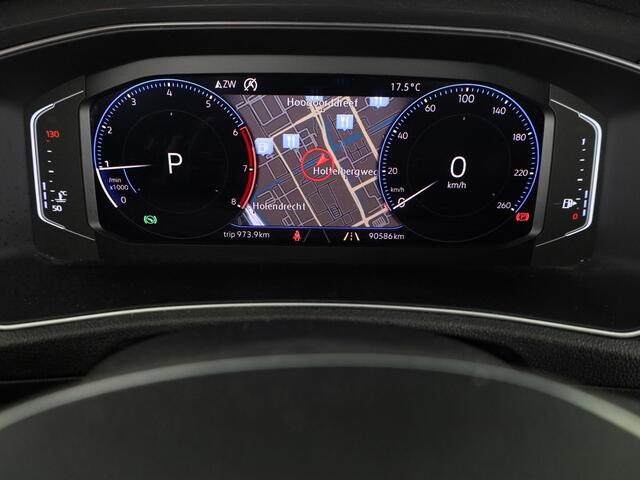 Volkswagen T-Roc 1.5 TSI Sport | DSG Automaat | Panoramadak | Automatische airco | LED koplampen | Navigatie | Carplay |