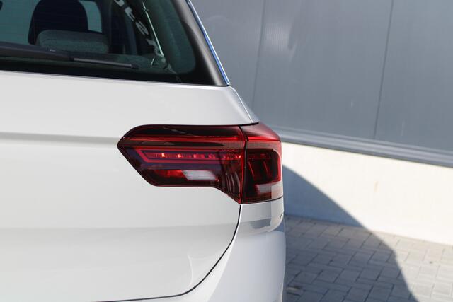 Volkswagen T-Roc 1.5 TSI Style 150pk - ACC - Carplay - Camera - DAB - Verwarmd stuurwiel - Rijklaar