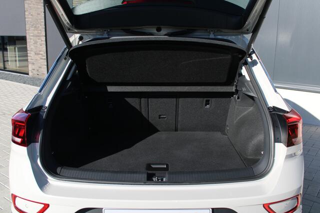 Volkswagen T-Roc 1.5 TSI Style 150pk - ACC - Carplay - Camera - DAB - Verwarmd stuurwiel - Rijklaar