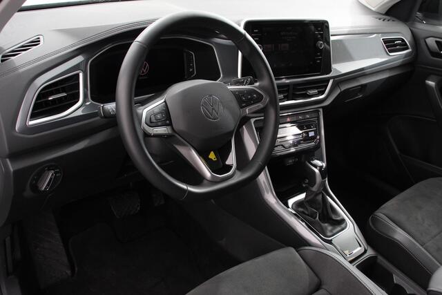 Volkswagen T-Roc 1.5 TSI DSG Style Demo Navigatie Apple Carplay / Android Auto Climate Control Led Digitale Cockpit Adaptive Cruise Control Trekhaak