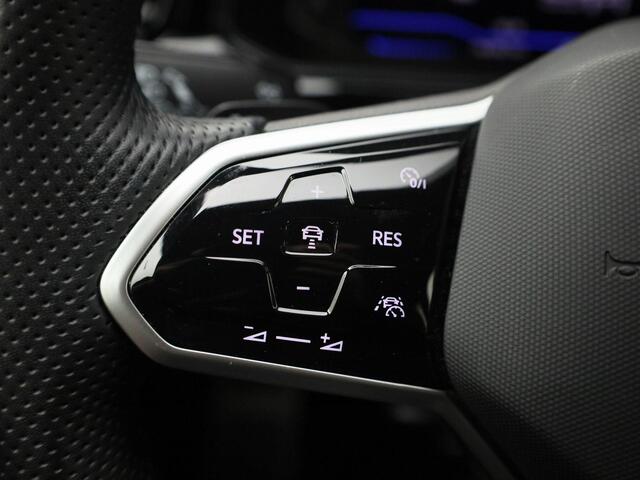 Volkswagen T-Roc 1.5TSI/150PK R-Line Black Style DSG · Panoramadak · Apple/Android Car Play · Camera · Navigatie · Elektrische kofferbak · 19'' velgen ·