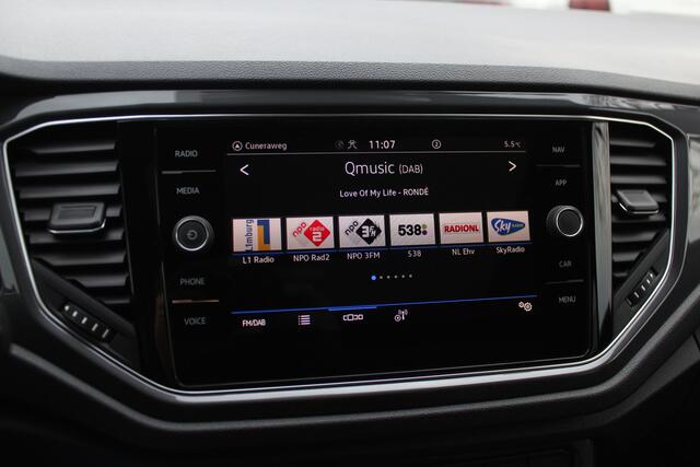 Volkswagen T-Roc 2.0 TSI 4Motion Sport 3x R-line / Panoramadak / CarPlay / Parkeerhulp V+A / 18'' / Stoelverwarming / Dodehoek / ACC