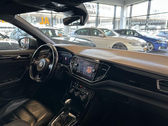 Volkswagen T-Roc 2.0 TSI 4Motion R 300PK | Panoramadak | Akraprovic | Beats | Keyless | Lederen bekleding | Adaptieve cruise control | Lane assist | Achteruitrijcamera | Dodehoeksdetectie | Adaptief onderstel | Apple carplay | Stoelverwarming | Elek. kofferklep
