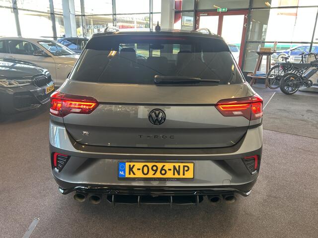 Volkswagen T-Roc 2.0 TSI 4Motion R 300PK | Panoramadak | Akraprovic | Beats | Keyless | Lederen bekleding | Adaptieve cruise control | Lane assist | Achteruitrijcamera | Dodehoeksdetectie | Adaptief onderstel | Apple carplay | Stoelverwarming | Elek. kofferklep
