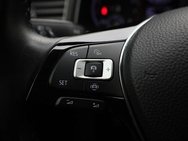 Volkswagen T-Roc 1.0TSI/115PK Style · Navigatie · Parkeersensoren · Apple/Android Car Play ·