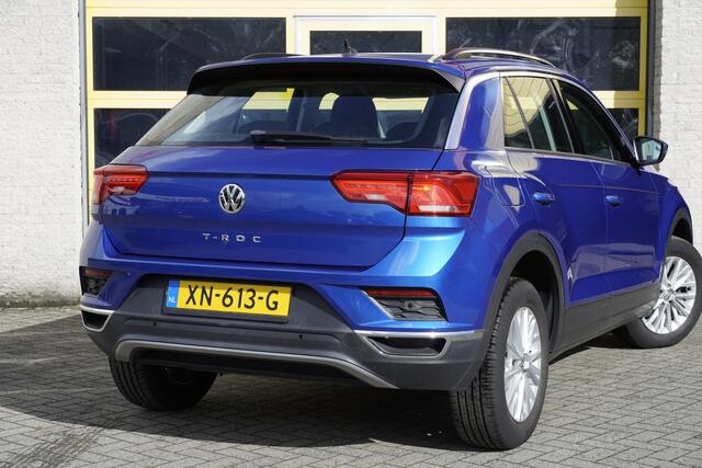 Volkswagen T-Roc 1.5 TSI 150PK! Style BJ2019 Lmv 16" | Led | Pdc | Airco | Cruise control | Trekhaak | Getint glas