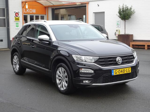 Volkswagen T-Roc 1.5 TSI Style Business Navigatie, carplay, trekhaak, licht metalen velgen, parkeersensoren voor en achter, stoel verwarming, automaat, enz.