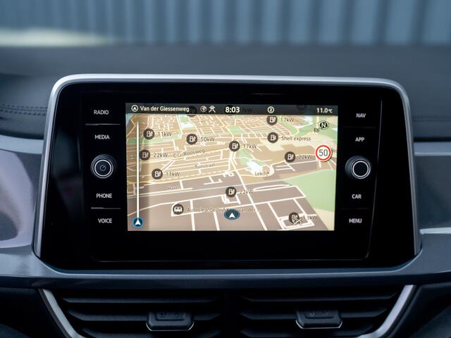 Volkswagen T-Roc 1.5 TSI 150Pk DSG Style | Trekhaak afnb. | IQ Light | Allseason banden | Prijs Rijklaar!!