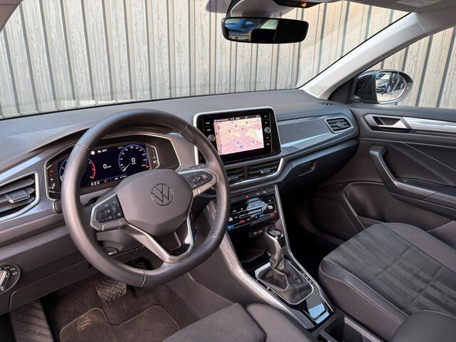 Volkswagen T-Roc 1.5 TSI 150Pk DSG Style | Trekhaak afnb. | IQ Light | Allseason banden | Prijs Rijklaar!!