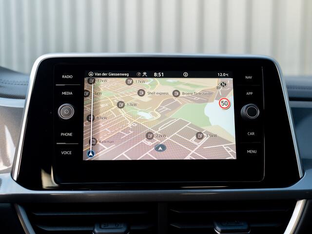 Volkswagen T-Roc 1.5 TSI 150Pk DSG Style | Trekhaak afnb. | IQ Light | Allseason banden | Prijs Rijklaar!!