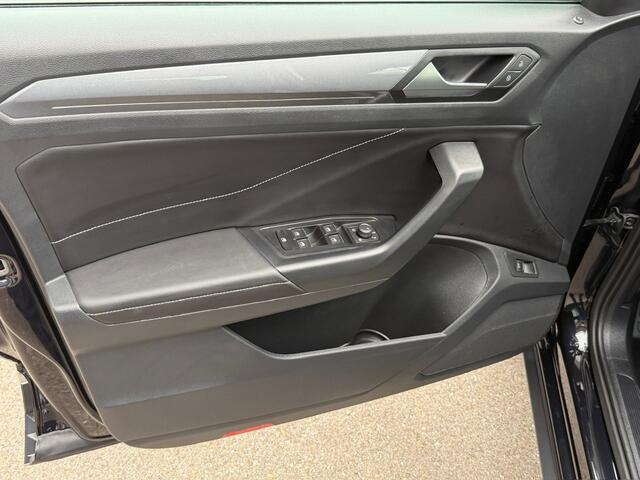 Volkswagen T-Roc 1.5 TSI 150pk DSG Style | Dode hoek | Camera | Keyless | Elek. Achterklep | Rijklaar incl. garantie