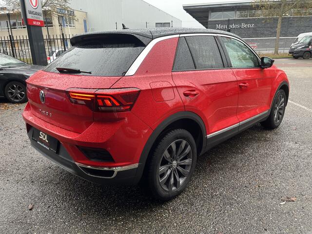 Volkswagen T-Roc 1.0 TSI Sport // ADAPT. CRUISE // DODEHOEK // NAVI // APPLE-ANDROID AUTO // PDC V+A //