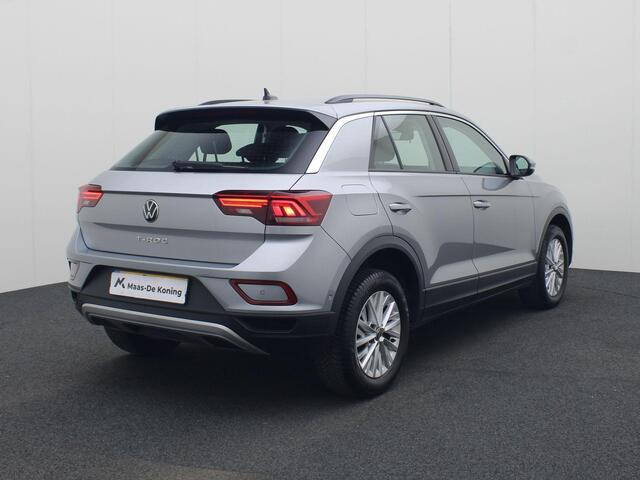 Volkswagen T-Roc 1.0TSI/110PK Life · Navigatie · Parkeersensoren · LED · Garantie tot september 2027 of 100000km.