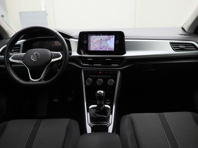 Volkswagen T-Roc 1.0TSI/110PK Life · Navigatie · Parkeersensoren · LED · Garantie tot september 2027 of 100000km.