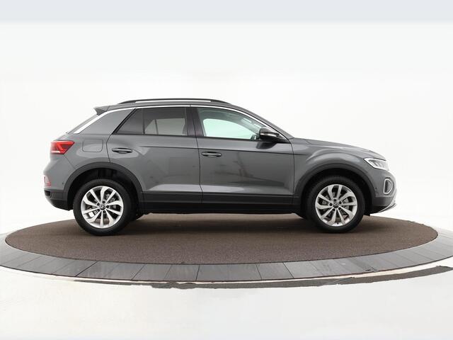 Volkswagen T-Roc 1.5 TSI 150pk DSG Life Edition · Camera · Keyless · Apple/Android Car Play · Navigatie · P-Sensoren · Parkeer Assistent · 17'' Inch · Garantie t/m 30-01-2027