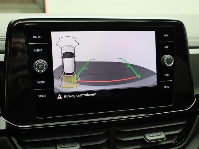 Volkswagen T-Roc 1.5eTsi/150PK R-Line Black Style DSG · Panoramadak · Apple/Android · Camera + Parkeersensoren · Garantie tot december 2026