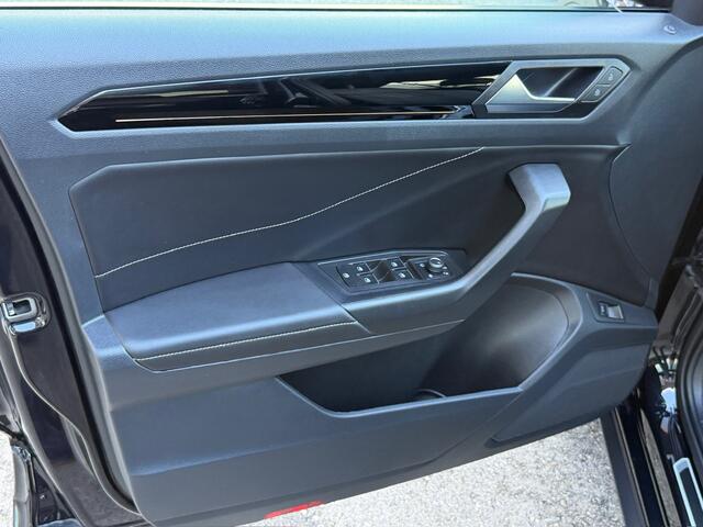 Volkswagen T-Roc 1.5 TSI 150pk DSG R-Line | Camera | Keyless | Elek. Achterklep | Dode hoek | Rijklaar incl. 1 jaar Bovag garantie