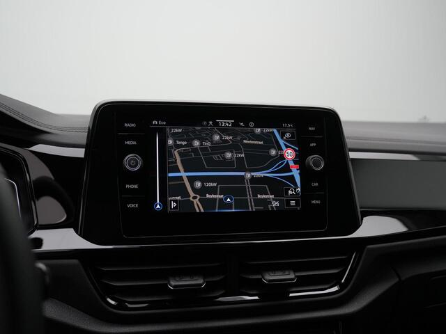 Volkswagen T-Roc 1.5 TSI 150 pk DSG R-Line Edition | Panoramadak | Trekhaak | IQ Light | Achteruitrijcamera | Navigatie | Stoelverwarming