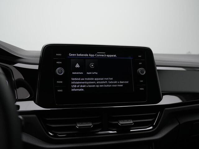 Volkswagen T-Roc 1.5 TSI 150 pk DSG R-Line Edition | Panoramadak | Trekhaak | IQ Light | Achteruitrijcamera | Navigatie | Stoelverwarming