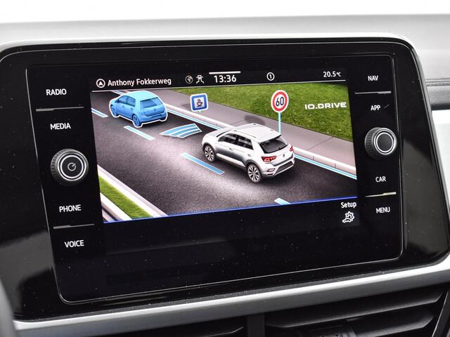 Volkswagen T-Roc 1.5 TSI 150pk DSG Life Edition · Apple/Android Car Play · Camera · Keyless · Navigatie · P-Sensoren · Park Assist · 17'' Inch · Garantie t/m Februari 2027