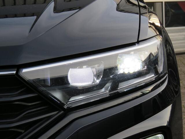 Volkswagen T-Roc 1.5 TSI 150pk SPORT BLACK EDITION / Led / Beats audio / 18 Inch / BOVAG garantie
