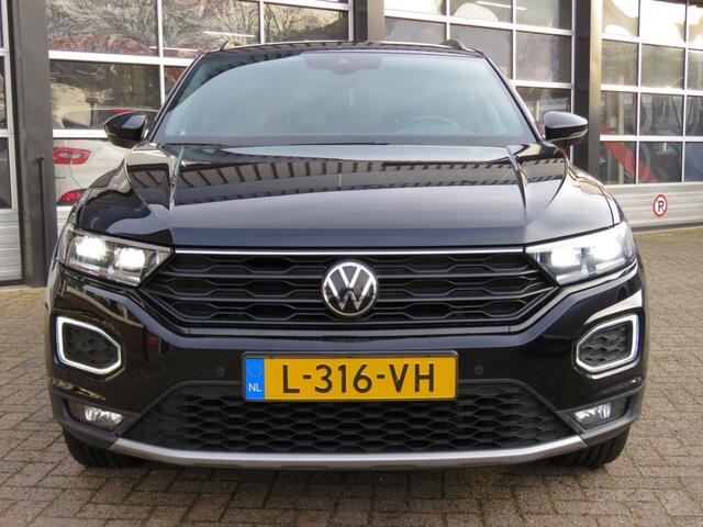 Volkswagen T-Roc 1.5 TSI 150pk SPORT BLACK EDITION / Led / Beats audio / 18 Inch / BOVAG garantie