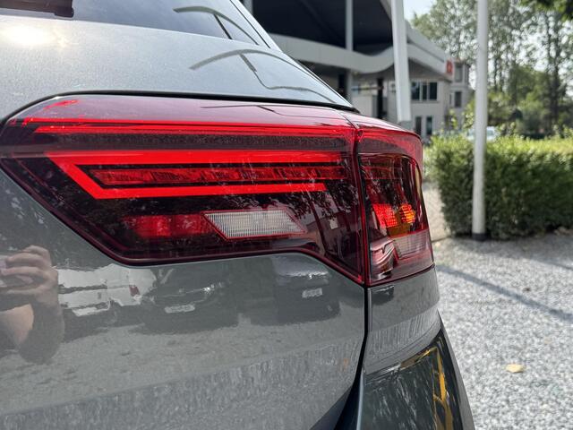 Volkswagen T-Roc 1.5 TSI 150pk DSG R-Line (Camera,IQ,Virtual,Lane,Side)