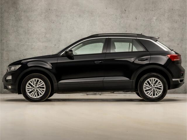 Volkswagen T-Roc 1.5 TSI Sport 150Pk Automaat (APPLE CARPLAY, GROOT NAVI, CLIMATE, SPORTSTOELEN, ADAPTIVE CRUISE, PARKEERSENSOREN, NIEUWE APK, NIEUWSTAAT)