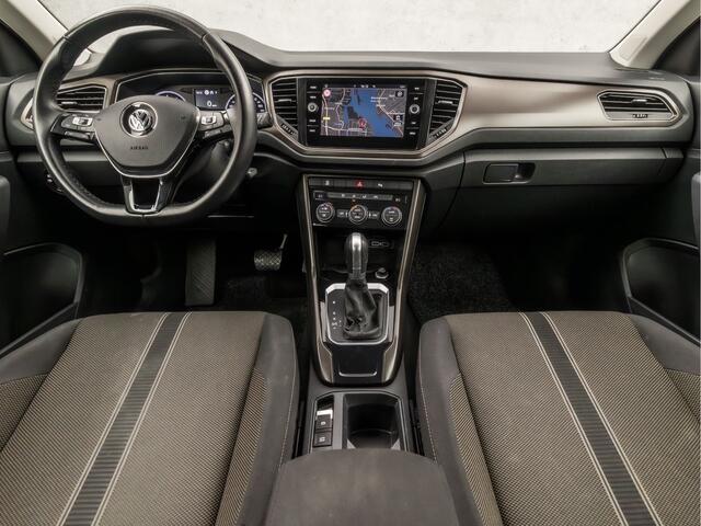 Volkswagen T-Roc 1.5 TSI Sport 150Pk Automaat (APPLE CARPLAY, GROOT NAVI, CLIMATE, SPORTSTOELEN, ADAPTIVE CRUISE, PARKEERSENSOREN, NIEUWE APK, NIEUWSTAAT)