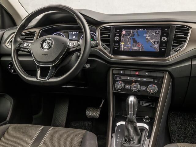 Volkswagen T-Roc 1.5 TSI Sport 150Pk Automaat (APPLE CARPLAY, GROOT NAVI, CLIMATE, SPORTSTOELEN, ADAPTIVE CRUISE, PARKEERSENSOREN, NIEUWE APK, NIEUWSTAAT)