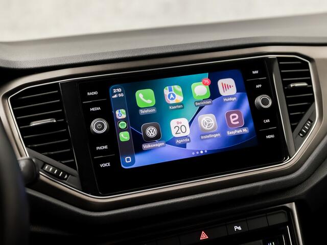 Volkswagen T-Roc 1.5 TSI Sport 150Pk Automaat (APPLE CARPLAY, GROOT NAVI, CLIMATE, SPORTSTOELEN, ADAPTIVE CRUISE, PARKEERSENSOREN, NIEUWE APK, NIEUWSTAAT)