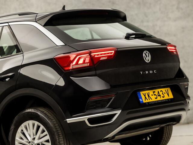 Volkswagen T-Roc 1.5 TSI Sport 150Pk Automaat (APPLE CARPLAY, GROOT NAVI, CLIMATE, SPORTSTOELEN, ADAPTIVE CRUISE, PARKEERSENSOREN, NIEUWE APK, NIEUWSTAAT)