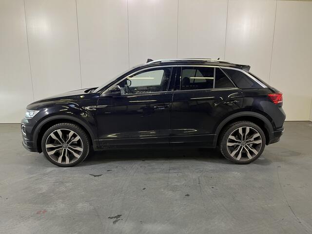 Volkswagen T-Roc 1.5 TSI R-Line / AUTOMAAT/ PANO/ 2x R-LINE/ PARK. SENSOREN + CAMERA/ LED/ DODE HOEK/ ADAPT. CRUISE/ NAV/ APP-CONNECT/ DIGITAL DASH./ DAB/ ELEK. ACHTERKLEP/ 19'' LMV