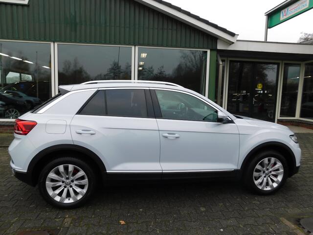 Volkswagen T-Roc 1.5TSI 150PK SPORT!! All-in Prijs! Trekhaak!