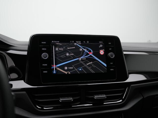 Volkswagen T-Roc 1.5 TSI 150 pk DSG R-Line Edition | Panoramadak | Trekhaak | IQ Light | Achteruitrijcamera | Navigatie