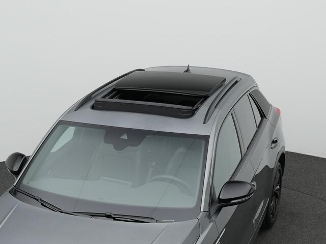 Volkswagen T-Roc 1.5 TSI 150 pk DSG R-Line Edition | Panoramadak | Trekhaak | IQ Light | Achteruitrijcamera | Navigatie | Stoelverwarming