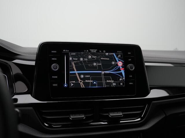 Volkswagen T-Roc 1.5 TSI 150 pk DSG R-Line Edition | Panoramadak | Trekhaak | IQ Light | Achteruitrijcamera | Navigatie | Stoelverwarming